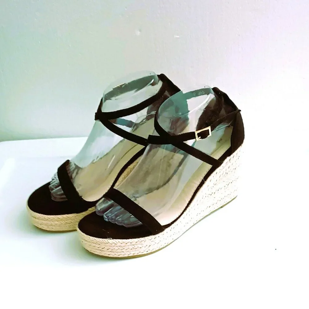 Makegsi Black Strappy Wedge Sandals 9 Open Toe Ankle Strap Faux Suede Shoe